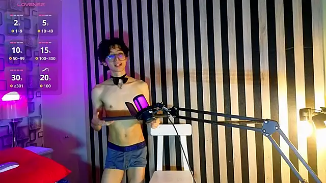 Twink_Sebas7 Show in webcam