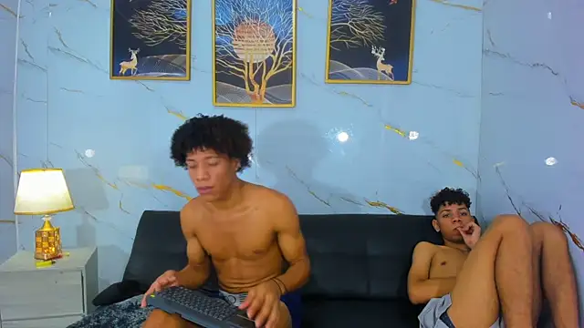 Spicy_guys 在線直播表演