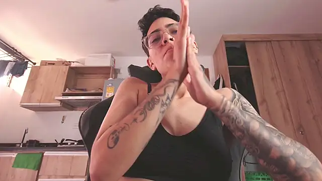 Cutie_Shy_: απευθείας συνομιλία ΧΧΧ