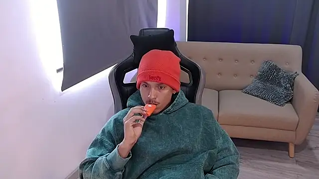 Liam_V 在線直播表演