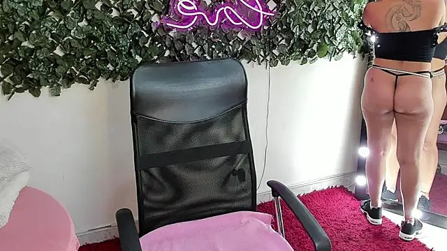 DestinyHills' Live XXX Chat