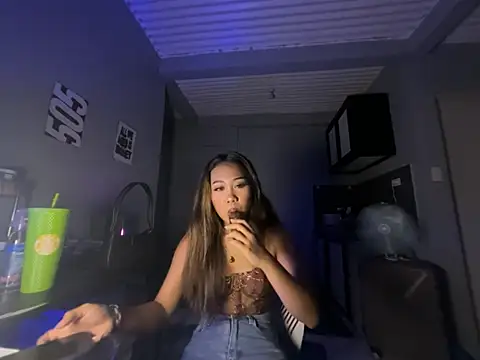 Chat XXX en directo de PinayLina18