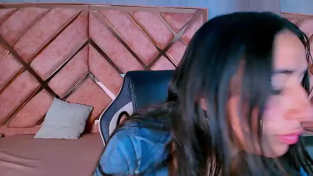 แชท XXX สดของ LilyRossi_