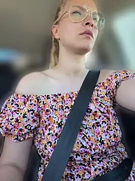 AnastasiaAniess élő XXX-chatje