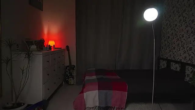 XXX chat uživo modela PixieMeow_