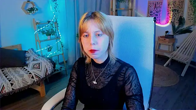 VivienneHebert élő XXX-chatje