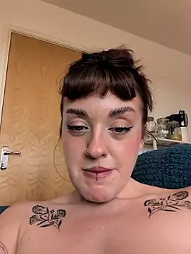 Petite_Juicy_Olive's Live XXX Chat