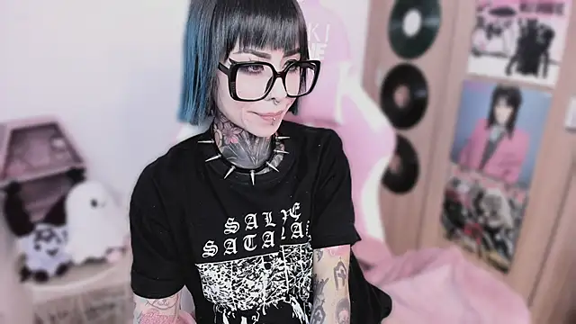 shes_creepy's Live XXX Chat