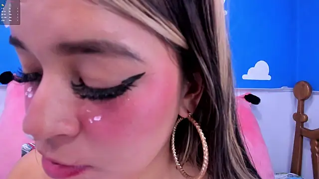 miss__evolet Adlı Modelin Canlı XXX Sohbeti