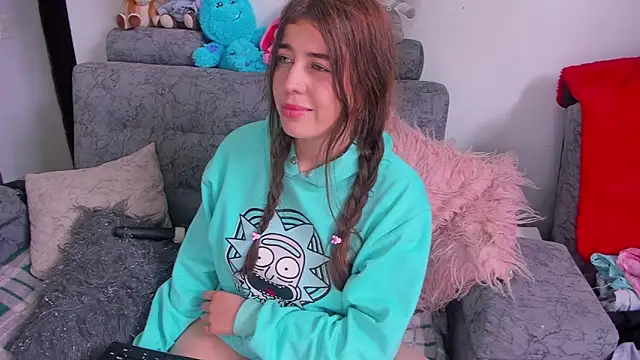 Sara_kitty12's Webcam Show