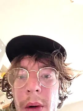 Pokazy przed kamerką – KinkyKittyBoy