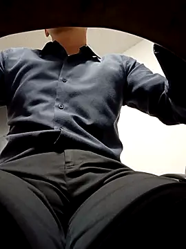 MrSecretSuit Chat XXX in diretta