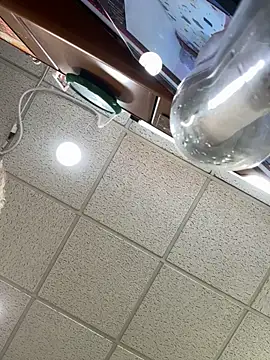 Jcaspen: διαδικτυακό σόου στην κάμερα