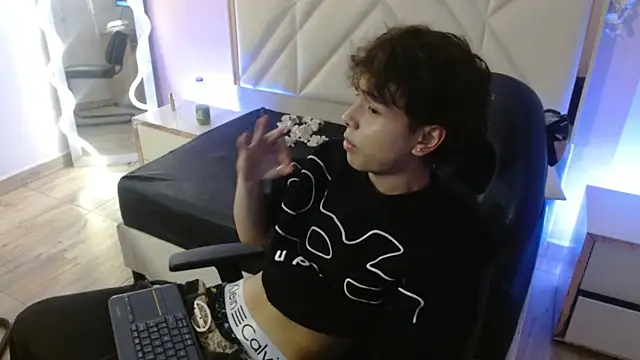 Elian_tay's Webcam Show