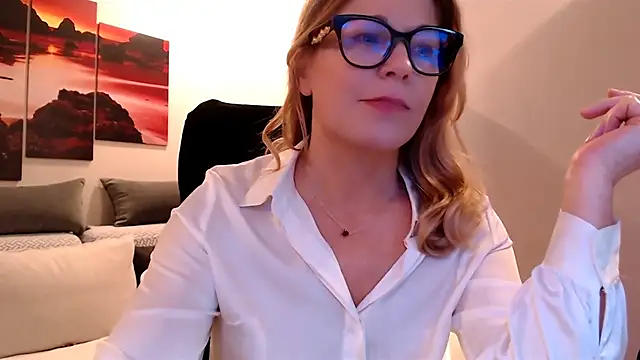 love-bionda élő XXX-chatje