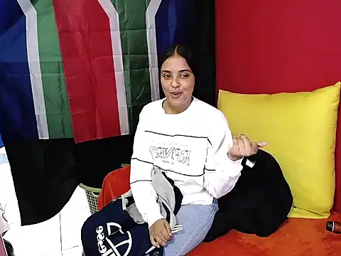 indianmaxine07 Show in webcam