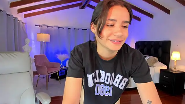 Chatroom XXX en direct de hanna_mils