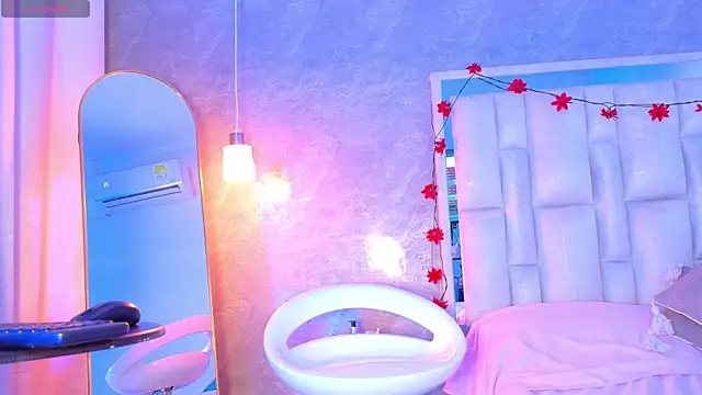 Bella-Sanders 现场XXX聊天