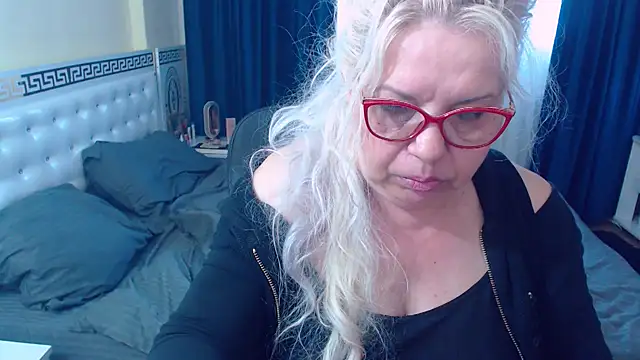 SonyaHotMilf's Live XXX Chat