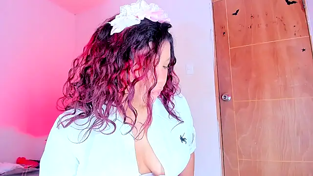 Chat XXX en directo de Emily_Coper18