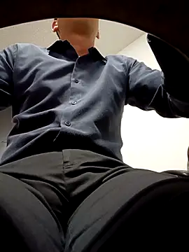 MrSecretSuit Show Webcam