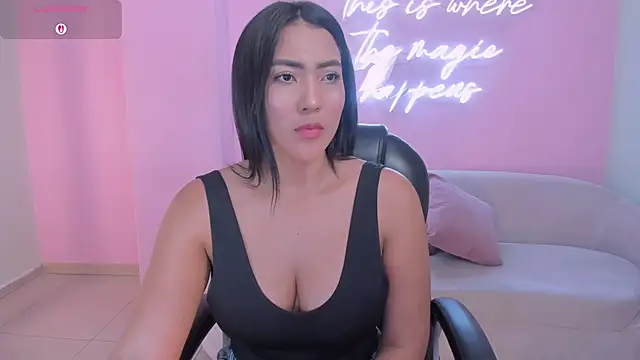 NatalieLewis' Live XXX Chat