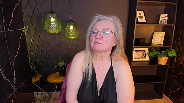 Chat +18 de NataliMellow ao vivo