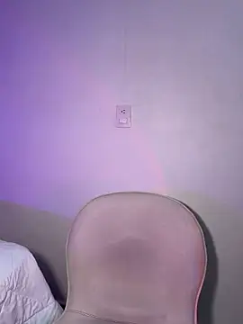 krisstenSantos: απευθείας συνομιλία ΧΧΧ