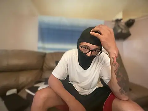 ThrowedWorldWide 即時 XXX 聊天