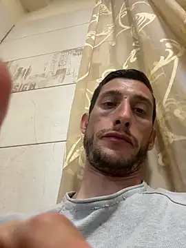 Gionnytav élő XXX-chatje