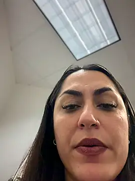 YourQueen18 – Naživo XXX chat