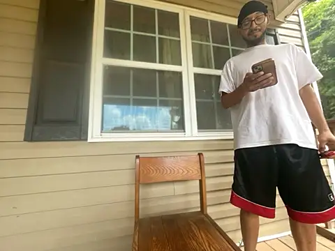 Pertunjukan Kamera Web ThrowedWorldWide