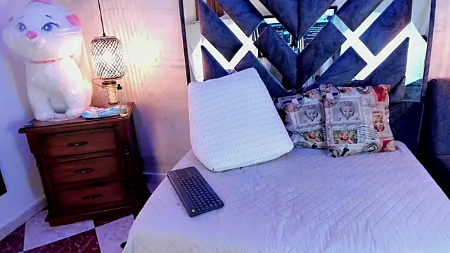 annie_vega17_: απευθείας συνομιλία ΧΧΧ