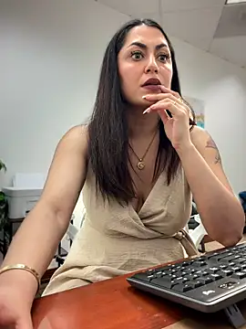 YourQueen18 Chat XXX in diretta