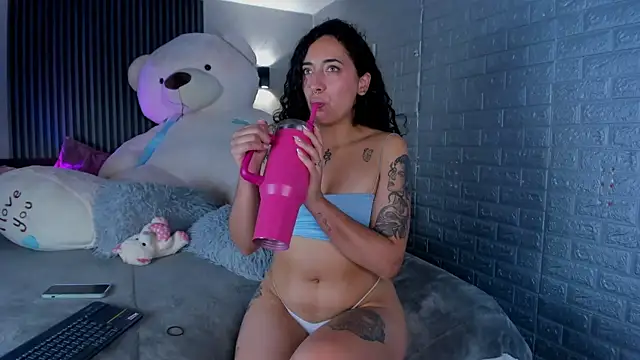 Magic_ivone Adlı Modelin Canlı XXX Sohbeti