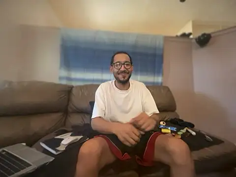 ThrowedWorldWide élő XXX-chatje