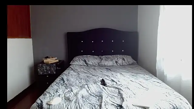 Emilia_1995 Chat XXX in diretta