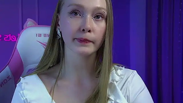 AgataFoxley Adlı Modelin Canlı XXX Sohbeti