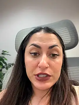 Chat +18 de YourQueen18 ao vivo