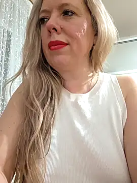 Irina3718's Live XXX Chat