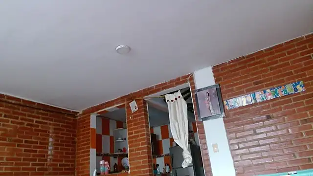 Lia_rouse04 élő XXX-chatje