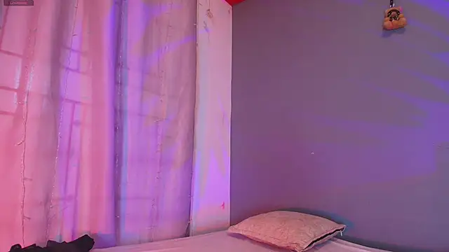 XXX chat uživo modela adara_johnson__