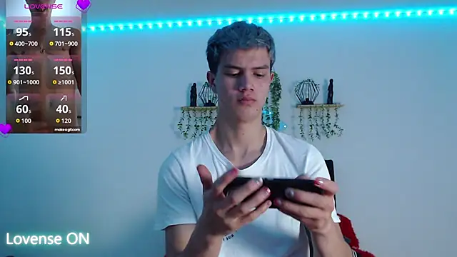 Show modela nicktorn na web-kameri