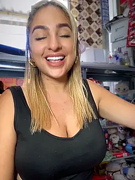 sammyqueenx21 Adlı Modelin Canlı XXX Sohbeti