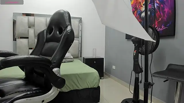 khris__evans Show in webcam