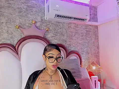 Mia_Jansen Show in webcam