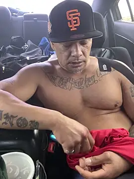 EatMyCake831: διαδικτυακό σόου στην κάμερα