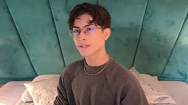 Aaron_Eze 网络视讯表演