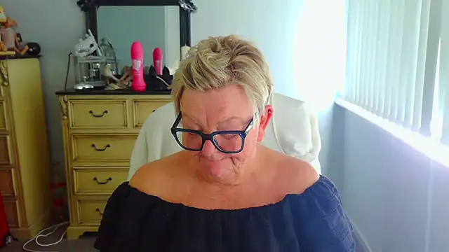 BridgetBlueEyes' Live XXX Chat