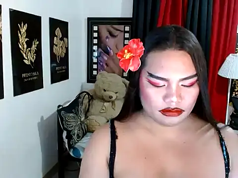 TSbrianaHugeCock 在線直播表演